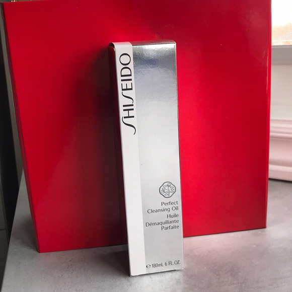 Never opened Shiseido cleansing oil - Picture 3 of 3